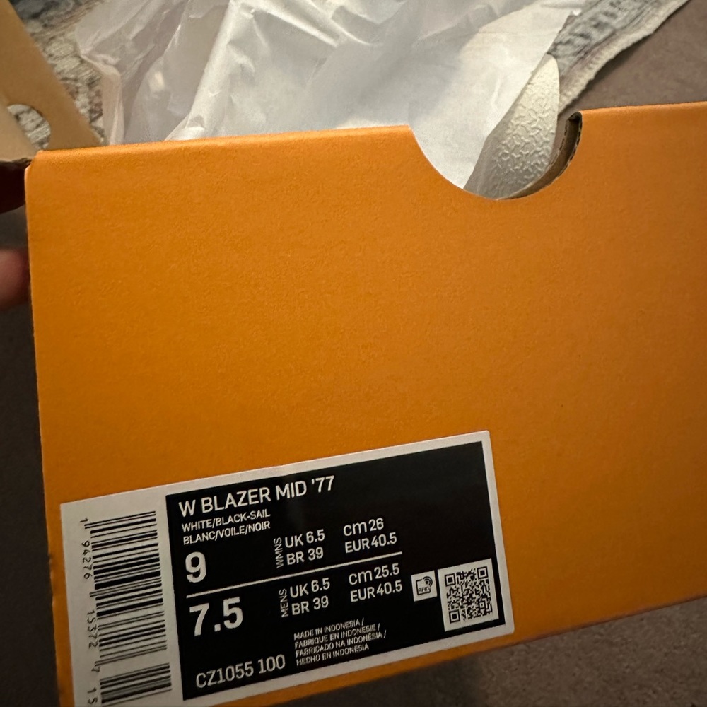 NEW Nike Blazer Mids - Picture 2 of 2